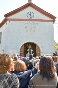 san-cono-fa-ingresso-in-chiesa