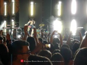 Fabrizio Moro in concerto a Teggiano manda un bacio a San Cono