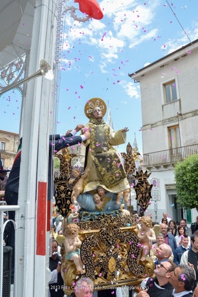 Il dono della chiave della città a San Cono