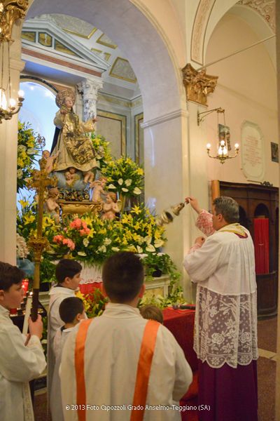 Incensazione della statua di San Cono