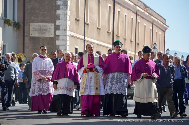 Con il vescovo verso la chiesa