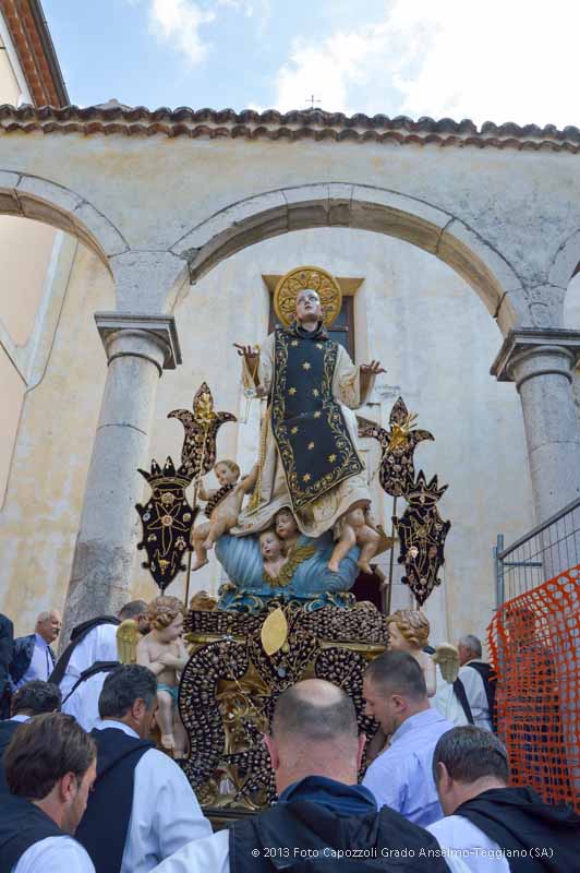 Ingresso nella chiesa della SS Annunziata