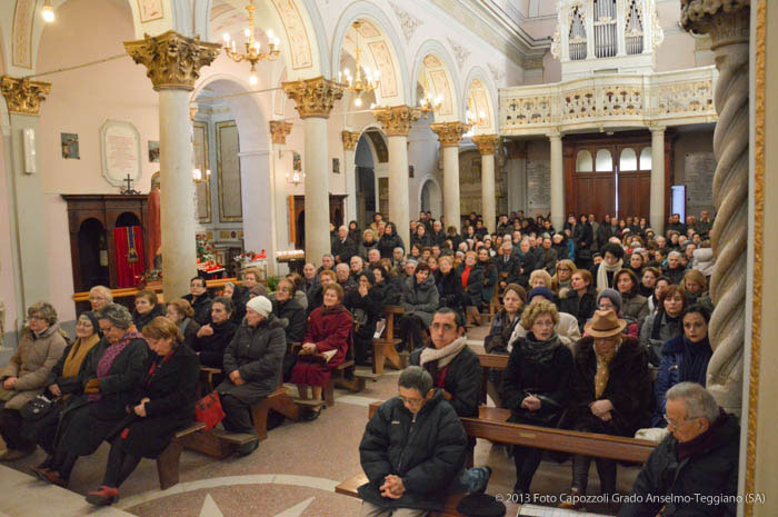 Devoti raccolti in preghiera