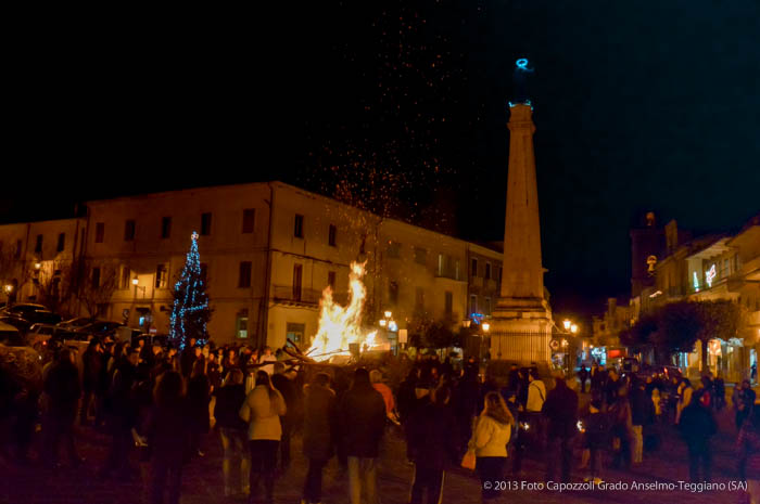 Tutti intorno al falò