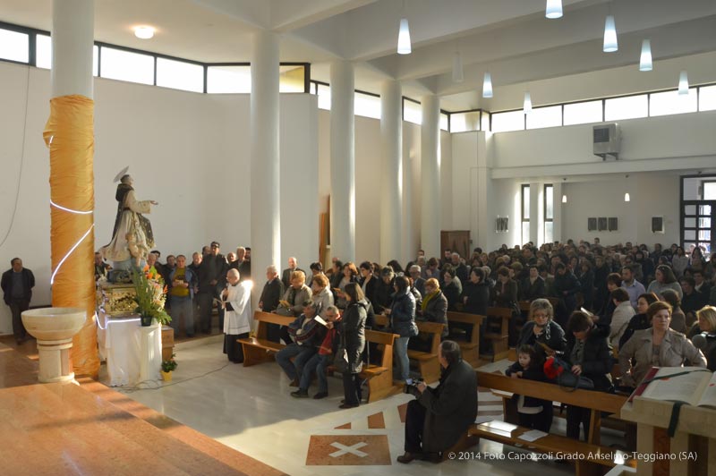 Durante la messa a Prato Perillo