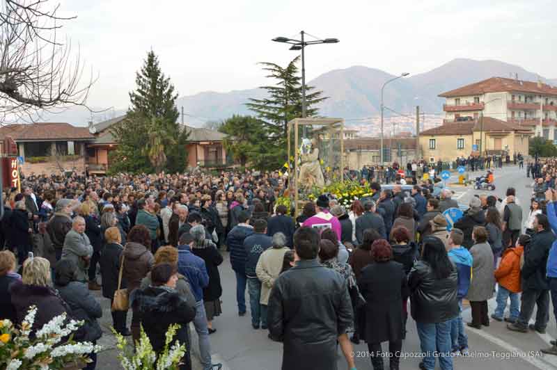 Momento di raccoglimento in preghiera