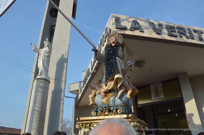 San Cono davanti la chiesa del Sacro Cuore