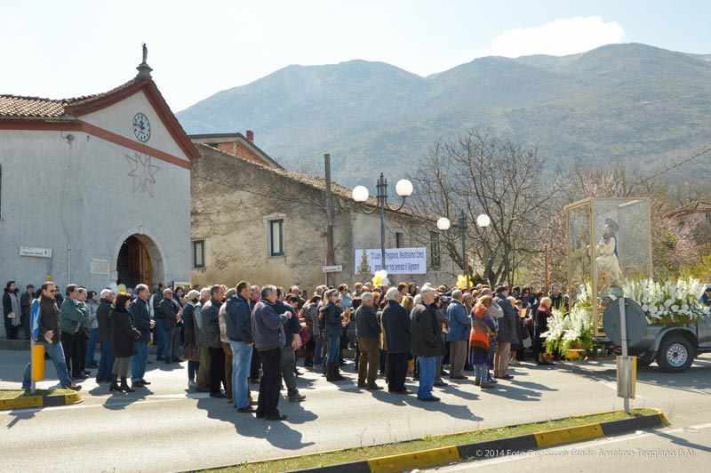 Sosta prima di entrare in chiesa