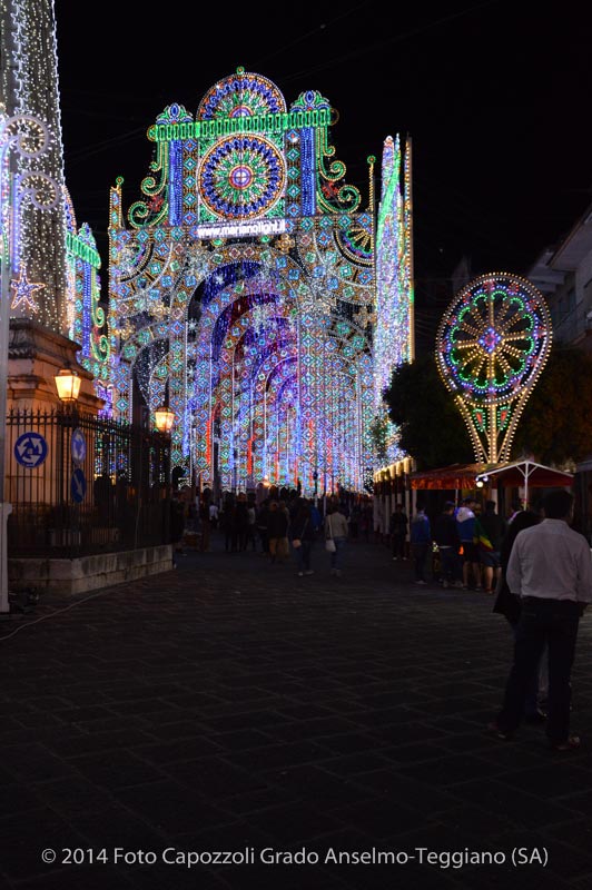 Luminarie Tricentenario Statua di San Cono 03