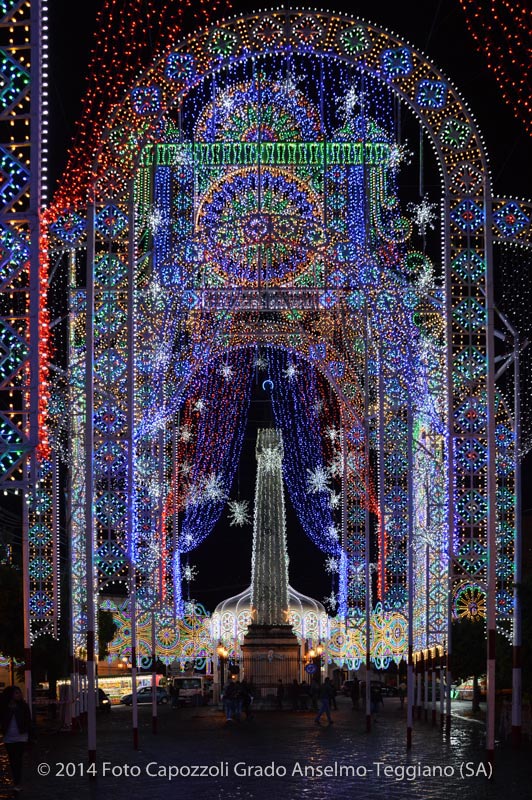 Luminarie Tricentenario Statua di San Cono 07