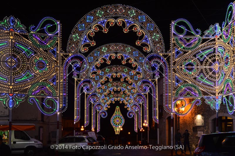 Luminarie Tricentenario Statua di San Cono 08