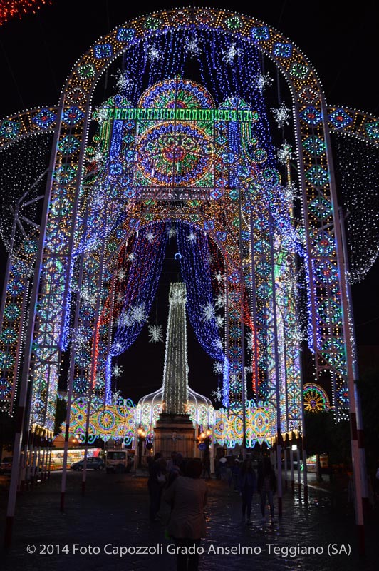 Luminarie Tricentenario Statua di San Cono 11